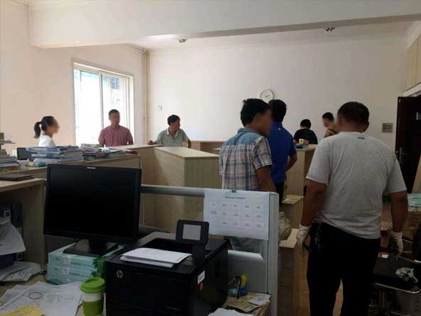 孔嘉優(yōu)品搬遷入住小板橋羊甫商業(yè)中心停車(chē)場(chǎng)內(nèi)